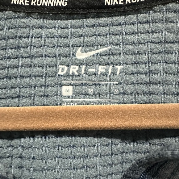 Nike Women's NIKE ELEMENT LONG SLEEVE Size Medium NWOT - Picture 5 of 5